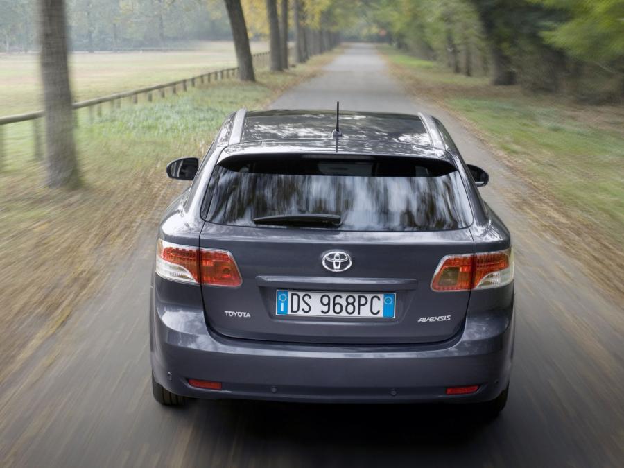  Toyota Avensis Wagon 2008 года  (фото 48 из 53)